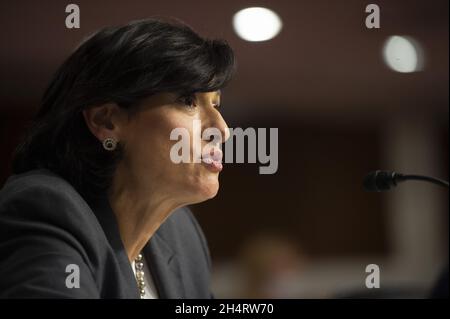 Washington, États-Unis.04e novembre 2021.Le directeur des centres de contrôle des maladies Rochelle Walensky parle lors d'une audience du Sénat sur la santé, l'éducation, le travail et les pensions intitulée « Next Steps: The Road for COVID-19 Response » au Capitole des États-Unis à Washington, DC., le jeudi 4 novembre 2021.Photo de Bonnie Cash/UPI Credit: UPI/Alay Live News Banque D'Images