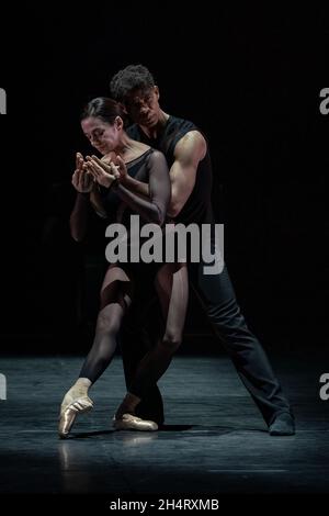 Les stars de ballet Carlos Acosta et Alessandra Ferri se produisent au théâtre Sadler's Wells la première mondiale d'un nouveau duo par le chorégraphe Goyo Montero, Royaume-Uni. Banque D'Images