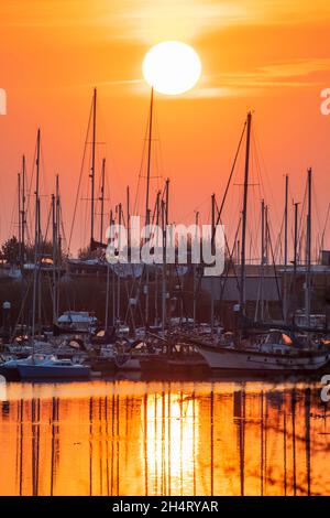Vue générale sur un coucher de soleil sur la baie de Cardiff Banque D'Images