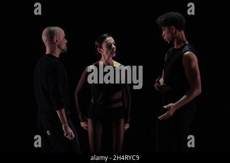 Les stars de ballet Carlos Acosta et Alessandra Ferri se produisent au théâtre Sadler's Wells la première mondiale d'un nouveau duo par le chorégraphe Goyo Montero, Royaume-Uni. Banque D'Images