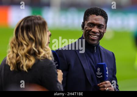 Milan, Italie.03ème novembre 2021.Clarence Seedorf d'Amazon Live Champions League lors de l'UEFA Champions League 2021/22 Group Stage - match de football du groupe B entre l'AC Milan et le FC Porto au stade Giuseppe Meazza, Milan, Italie le 03 novembre 2021 Credit: Independent photo Agency/Alay Live News Banque D'Images