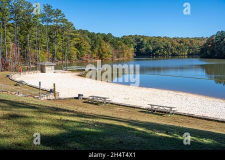 Plage de baignade et quai à bateaux sur le lac Lanier au parc national Don carter à Gainesville, Géorgie.(ÉTATS-UNIS) Banque D'Images