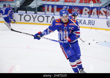 Saint-Pétersbourg, Russie.04e novembre 2021.Nikita Gusev (97) de SKA Saint-Pétersbourg vu en action pendant la saison régulière 2021-22 de la KHL de la Ligue de hockey Kontinental entre SKA Saint-Pétersbourg et Spartak Moscou au Palais des sports de glace. Score final; SKA Saint-Pétersbourg 1:2 Spartak Moscou.Crédit : SOPA Images Limited/Alamy Live News Banque D'Images