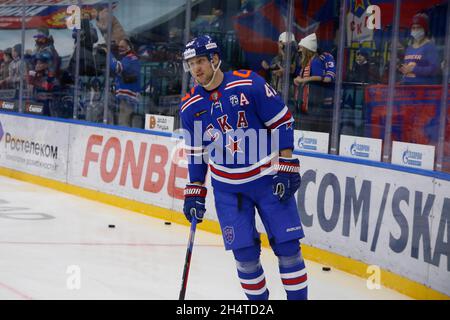 Saint-Pétersbourg, Russie.04e novembre 2021.Evgeny Timkin (47) de SKA Saint-Pétersbourg vu en action pendant la saison régulière 2021-22 de la KHL de la Ligue de hockey Kontinental entre SKA Saint-Pétersbourg et Spartak Moscou au Palais des sports de glace. Score final; SKA Saint-Pétersbourg 1:2 Spartak Moscou.Crédit : SOPA Images Limited/Alamy Live News Banque D'Images