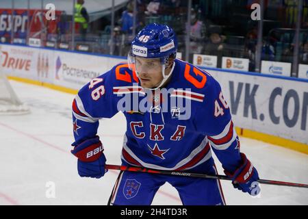 Saint-Pétersbourg, Russie.04e novembre 2021.Mikko Lehtonen (46) de SKA Saint-Pétersbourg vu en action pendant la saison régulière 2021-22 de la KHL de la Ligue de hockey Kontinental entre SKA Saint-Pétersbourg et Spartak Moscou au Palais des sports de glace. Score final; SKA Saint-Pétersbourg 1:2 Spartak Moscou.Crédit : SOPA Images Limited/Alamy Live News Banque D'Images