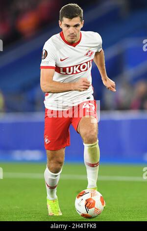 LEICESTER, GBR.4 NOV Zobnin romain du FC Spartak Moscou court avec le ballon lors du match de l'UEFA Europa League Group C entre Leicester City et le FC Spartak Moscou au King Power Stadium, Leicester, le jeudi 4 novembre 2021.(Credit: Jon Hobley | MI News) Credit: MI News & Sport /Alay Live News Banque D'Images