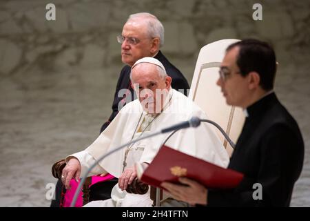 Vatican, Vatican.03ème novembre 2021.Le pape François dirige son audience générale traditionnelle.audience générale traditionnelle du pape François dans la salle d'audience Paul VI de la Cité du Vatican.Crédit : SOPA Images Limited/Alamy Live News Banque D'Images