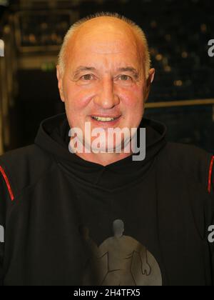 GDR Handball Player and Legend Ingolf Wiegert SC Magdeburg en tant que spectateur au Handball EHF Cup Game SC Magdeburg - PASC Handball dans le GETEC Arena Banque D'Images