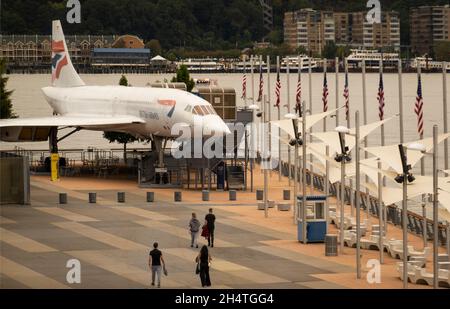 Avion Concorde sur le pont supérieur du musée Intrepid à Manhattan, New York Banque D'Images