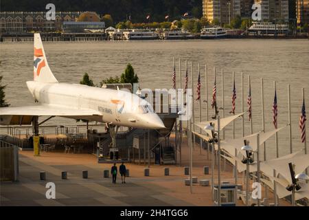 Avion Concorde sur le pont supérieur du musée Intrepid à Manhattan, New York Banque D'Images