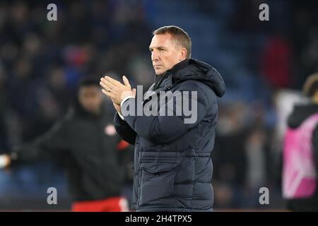 LEICESTER, GBR.4 NOV Brendan Rodgers, directeur de Leicester City, applaudit les supporters de Leicester lors du match de l'UEFA Europa League Group C entre Leicester City et le FC Spartak Moscou au King Power Stadium de Leicester le jeudi 4 novembre 2021.(Credit: Jon Hobley | MI News) Credit: MI News & Sport /Alay Live News Banque D'Images