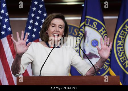 4 novembre 2021, Washington, Distric of Columbia, Etats-Unis: La conférencière de la Chambre NANCY PELOSI(D-CA) parle lors de sa conférence de presse hebdomadaire aujourd'hui le 04 novembre 2021 à HVC/Capitol Hill à Washington DC, Etats-Unis.(Credit image: © Lénine Nolly/ZUMA Press Wire) Banque D'Images