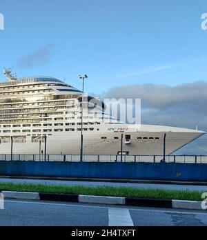 Santos, Sao Paulo, Brésil.4 novembre 2021.(INT) la saison de croisière commence vendredi à Santos.5 novembre 2021, Santos, Sao Paulo, Brésil: Avec l'arrivée du navire de mer MSC Preziosa, la saison de croisière ouvrira demain, vendredi (5), sur la côte de Sao Paulo, avec six navires à passagers.Les forfaits se poursuivront jusqu'au mois d'avril avec beaucoup de vigilance de la part d'Anvisa et des compagnies touristiques en ce qui concerne CARE avec Covid-19.(Credit image: © Luigi Bongiovanni/TheNEWS2 via ZUMA Press Wire) Banque D'Images