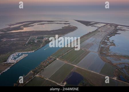 Vue aérienne, embouchure de l'Èbre, Delta de l'Ebre, Parc naturel, Tarragone, Espagne Banque D'Images