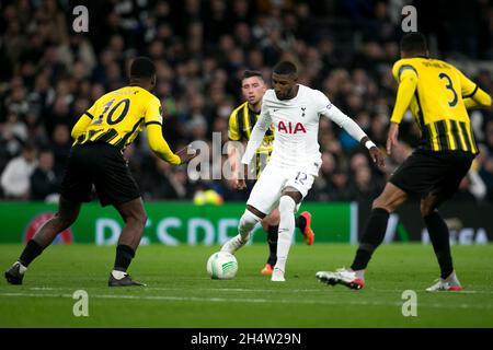 LONDRES, GBR.4 NOV. Emerson Royal de Tottenham contrôle le ballon lors du match de l'UEFA Europa League entre Tottenham Hotspur et SBV vitesse à White Hart Lane, Londres, le jeudi 4 novembre 2021.(Credit: Federico Maranesi | MI News) Credit: MI News & Sport /Alay Live News Banque D'Images