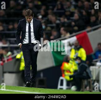 LONDRES, GBR.4 NOVEMBRE Antonio Conte de Tottenham gestes lors du match de l'UEFA Europa League entre Tottenham Hotspur et SBV vitesse à White Hart Lane, Londres, le jeudi 4 novembre 2021.(Credit: Federico Maranesi | MI News) Credit: MI News & Sport /Alay Live News Banque D'Images