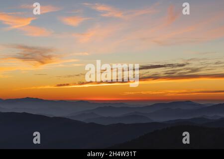 Couches de crêtes de montagne juste après le coucher du soleil dans le parc national des Great Smoky Mountains. Banque D'Images