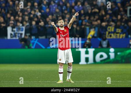 Bergame, Italie.02 novembre 2021.Italie, Bergame, 2 nov 2021: Bruno Fernandes (milieu de terrain de Manchester United) donne des conseils à ses coéquipiers pendant la première moitié du match de football ATALANTA vs MANCHESTER UTD, UCL match day 4, Gewiss Stadium (photo de Fabrizio Andrea Bertani/Pacific Press) Credit: Pacific Press Media production Corp./Alay Live News Banque D'Images