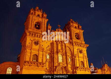 Iglesia de la Compania au crépuscule, Plaza de Armas, Cuzco, Pérou, Amérique du Sud Banque D'Images
