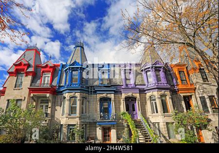 Maisons colorées de la place Saint Louis à l'automne, Montréal, Canada Banque D'Images