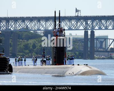 L'USS San Juan, sous-marin d'attaque rapide de la marine américaine de Los Angeles, traverse la Tamise lorsqu'il revient à la base sous-marine New London le 24 août 2021 à New London, Connecticut.Le navire retourne à homeport après un déploiement de sept mois.(Credit image: © MC3 Christian Bianchi/USMarine/via CÂBLE de presse ZUMA) Banque D'Images