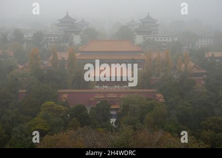 Pékin, Chine.05ème novembre 2021.Une journée polluée à Beijing, Chine le 05/11/2021 la Chine, le plus grand émetteur mondial de dioxyde de carbone, a promis de devenir neutre en carbone avant 2060 par Wiktor Dabkowski Credit: dpa/Alay Live News Banque D'Images