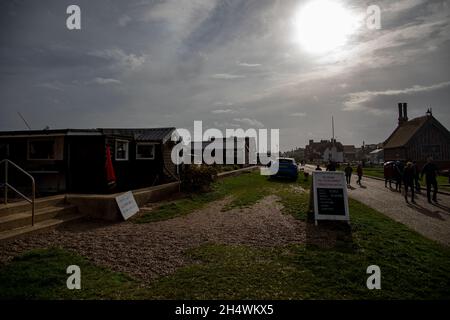 Cabanes de fruits de mer et Moot Hall, Aldeburgh, Suffolk Banque D'Images