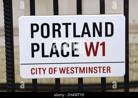 Londres, Angleterre, Royaume-Uni.Panneau de rue : Portland place W1 Banque D'Images