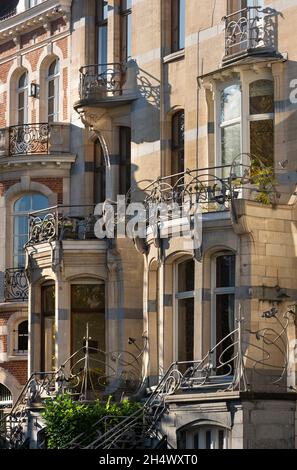 Brüssel, Bruxelles, Jugendstilhaus in der Avenue General de Gaulle, Maison Flagey, Fassade mit schmieeeisernem Geländer Banque D'Images