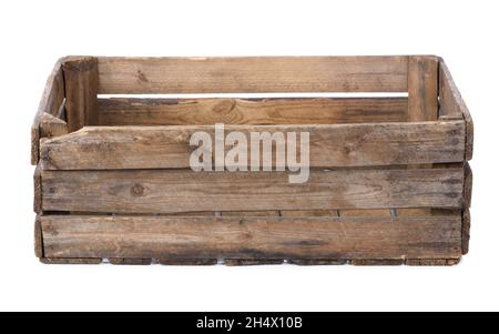 Caisse en bois isolée sur fond blanc.Ancienne boîte vide en bois vintage. Banque D'Images