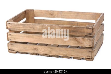Caisse en bois isolée sur fond blanc.Ancienne boîte vide en bois vintage. Banque D'Images