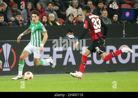 Hector Bellerin de Real Betis Balompie lors de l'UEFA Europa League, match de football du Groupe G entre Bayer Leverkusen et Real Betis Balompie le 4 novembre 2021 à BayArena à Leverkusen, Allemagne - photo: Laurent Lairys/DPPI/LiveMedia Banque D'Images