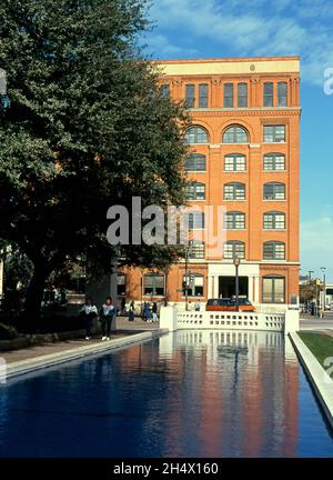 Bâtiment de l'administration du comté de Dallas (Dallas Texas School Book Depository) bâtiment, Dealy Plaza, Dallas, Texas, USA. Banque D'Images