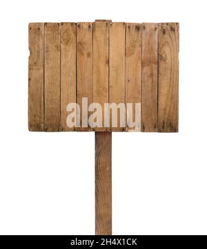 Panneau de signalisation en bois fabriqué à partir de vieux planches, isolé sur blanc. Banque D'Images