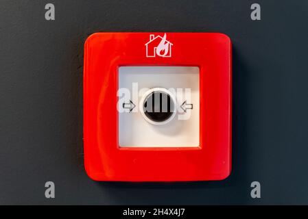Un bouton d'alarme incendie pour l'évacuation d'urgence Banque D'Images