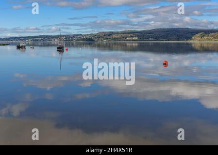 Vue sur l'estuaire de la rivière Kent depuis Arnside dans le sud de Cumbria Banque D'Images