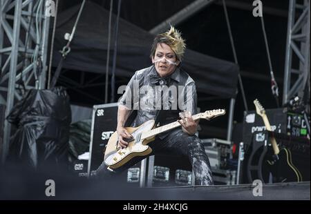 Miguel RascÃ³n de Coal Chamber se présentant en direct au Download Festival à Donnington Park, Leicestershire. Banque D'Images