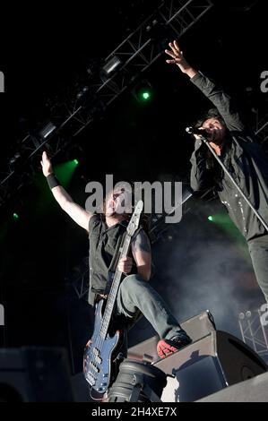 Frank Bello et Joey Belladonna d'Anthrax se sont produits sur scène le jour 3 au Bloodstock Open Air Festival 2013 à Catton Hall le 11 août 2013. Banque D'Images