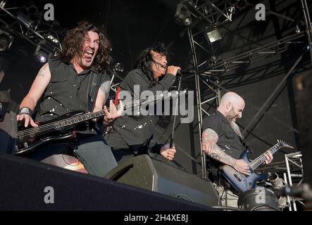 Frank Bello, Joey Belladonna et Scott Ian, d'Anthrax, se sont produits sur scène le jour 3 au Bloodstock Open Air Festival 2013, à Catton Hall, le 11 août 2013. Banque D'Images