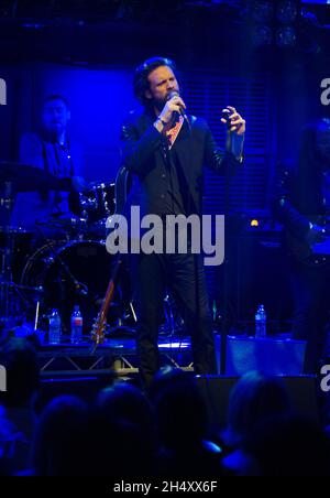 Père John Misty en direct sur scène le deuxième jour au 6 Music Festival le 21 février 2015 à Sage Gateshead, Newcastle upon Tyne, Royaume-Uni Banque D'Images