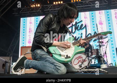 Ryan Jarman et Ross Jarman, des Cribs, se présentant en direct le 3 jour du festival Liverpool Sound City aux quais de Bramley-Moore, le 24 mai 2015 à Liverpool, au Royaume-Uni Banque D'Images