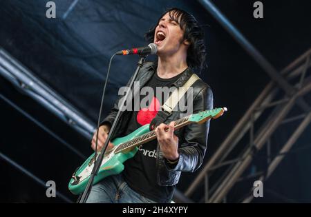 Ryan Jarman, des Cribs, se présentant en direct le 3 jour du festival Liverpool Sound City aux Docks de Bramley-Moore, le 24 mai 2015 à Liverpool, au Royaume-Uni Banque D'Images