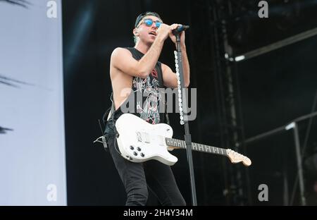 Alex Gaskarth de tous les temps Low en direct sur scène le deuxième jour du Leeds Festival le 29 2015 août à Bramham Park, Yorkshire, Royaume-Uni Banque D'Images