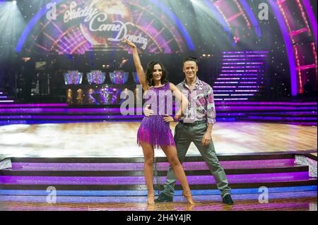 Frankie Bridge et Kevin Clifton posant lors de la séance photo de Strictly Come Dancing Live Tour à la Barclaycard Arena avant la soirée d'ouverture le jeudi 21 janvier à Birmingham, Royaume-Uni Banque D'Images