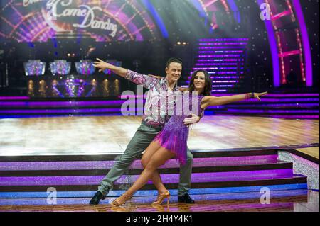 Frankie Bridge et Kevin Clifton posant lors de la séance photo de Strictly Come Dancing Live Tour à la Barclaycard Arena avant la soirée d'ouverture le jeudi 21 janvier à Birmingham, Royaume-Uni Banque D'Images