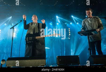 Jonathan Higgs et Jeremy Pritchard de tout ce qui se déroule en direct sur scène le jour 3 du 6 Music Festival à Motion le 14 2016 février à Bristol, Royaume-Uni Banque D'Images