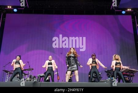 Meghan Trainor performs on Citi Concert Series on Today Show at Rock Plaza  -PICTURED: Meghan Trainor -LOCATION: New York USA -DAYE: 21 Oct 2022  -CREDIT: ROGER WONG/INSTARimages.com Stock Photo - Alamy