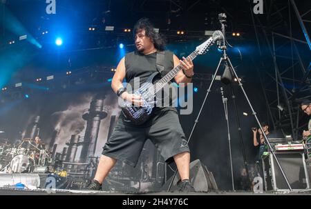 Tony Campos of Fear Factory se présentant sur scène au festival Bloodstock le 13 2016 août à Catton Hall, Royaume-Uni. Banque D'Images