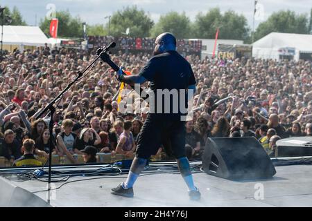 Tony Campos of Fear Factory se présentant sur scène au festival Bloodstock le 13 2016 août à Catton Hall, Royaume-Uni. Banque D'Images