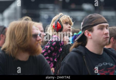 Jeune fan de métaux lourds au festival Bloodstock le 14 2016 août à Catton Hall, Royaume-Uni. Banque D'Images